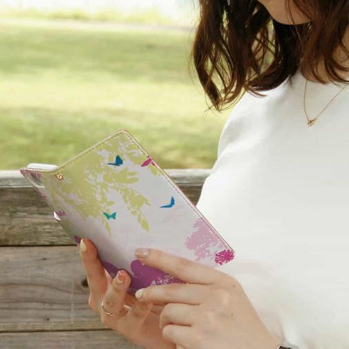 【手帳型】幻想的な蝶と森