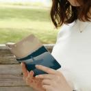 【手帳型】川岸のフライフィッシャー　ブルー