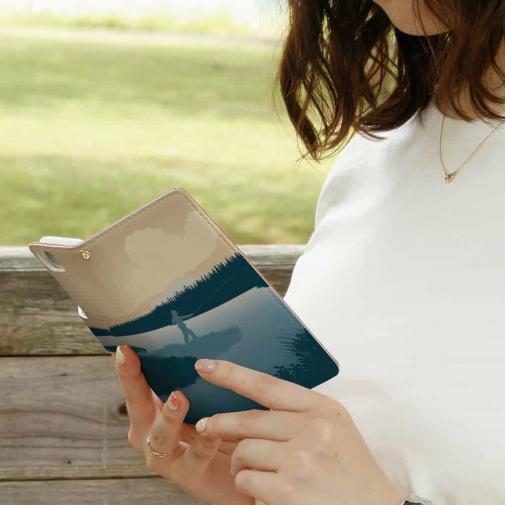 【手帳型】川岸のフライフィッシャー　ブルー