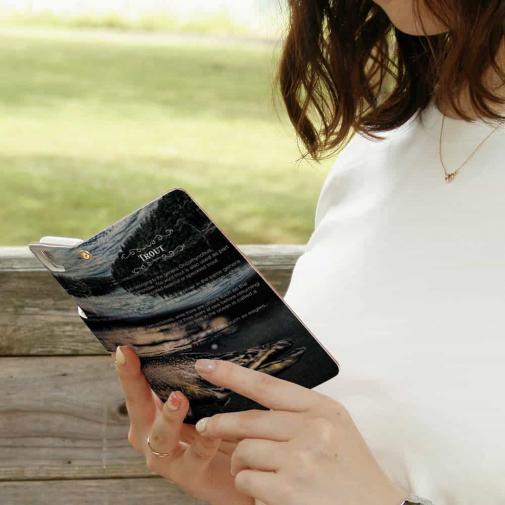 【手帳型】ブラウントラウト　アメコミ風デザイン