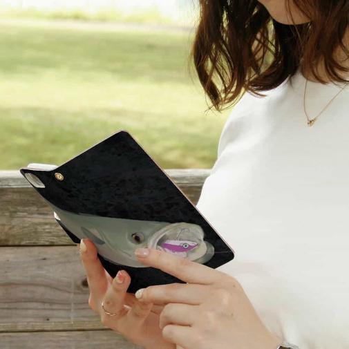 【手帳型】【佐藤ケロ子】シーバスの食欲　ブラック