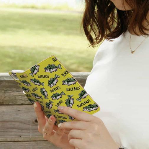 【手帳型】【釣りざんまい】ドット絵のブラックバスがいっぱい_カラフルイエロー
