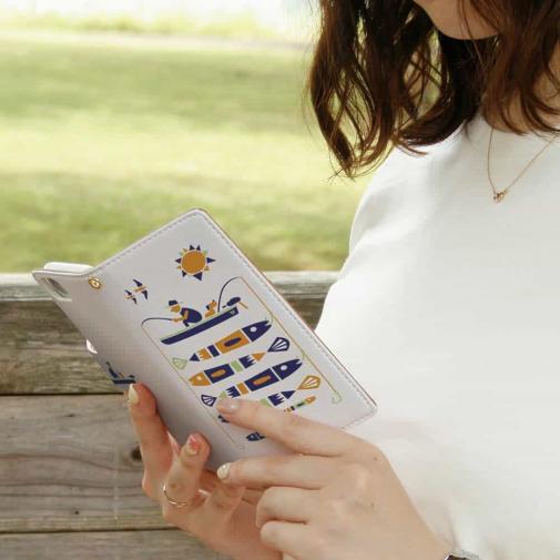 【手帳型】【釣りざんまい】愛犬と釣りを楽しむアングラー_カラフルホワイト