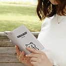 【手帳型】【ワカボンド】WAKAMAKAシリーズ 白柴犬かぶりものとシバシロ