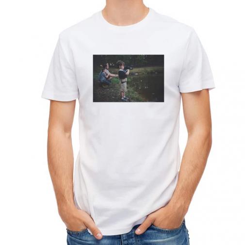 【Tシャツ】釣りをする少年